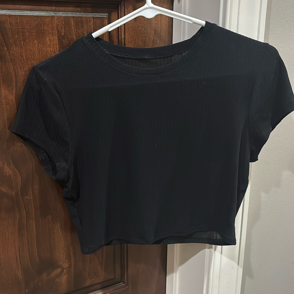 ALO Yoga Women’s Small cropped fitted shirt black